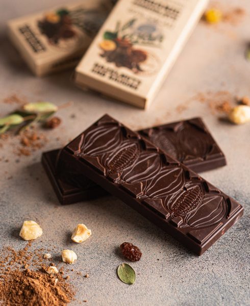 Organic Chocolate with Hazelnut and Raisins 80% Cacao